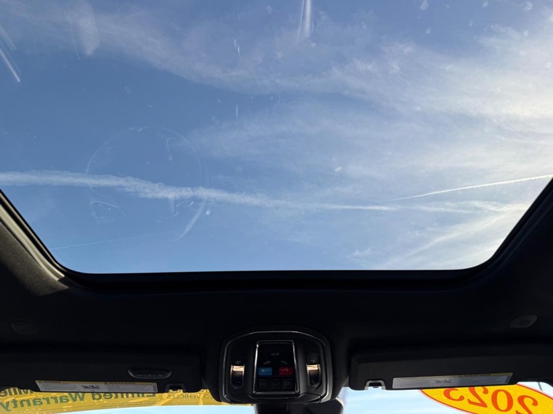 Jeep Grand Cherokee 4xe Vehicle Image 12