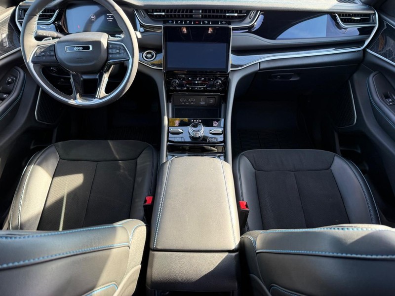 Jeep Grand Cherokee 4xe Vehicle Image 13