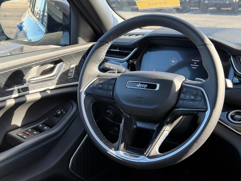 Jeep Grand Cherokee 4xe Vehicle Image 14