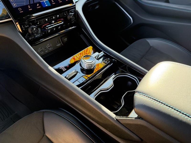 Jeep Grand Cherokee 4xe Vehicle Image 22