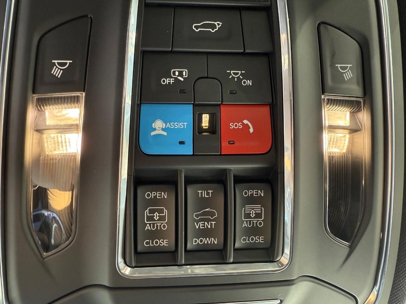 Jeep Grand Cherokee 4xe Vehicle Image 24