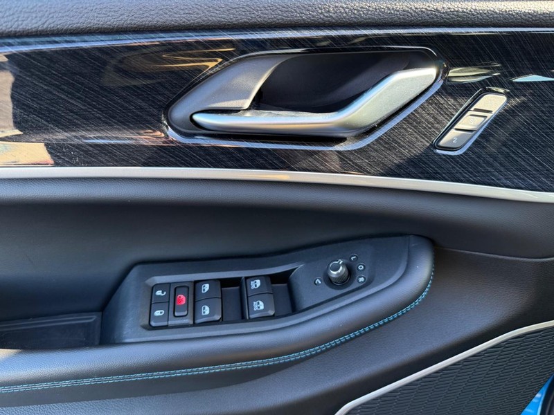 Jeep Grand Cherokee 4xe Vehicle Image 27