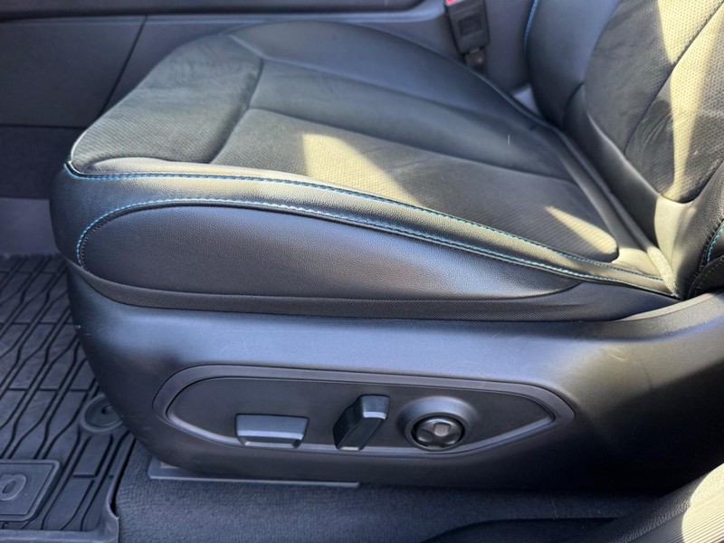 Jeep Grand Cherokee 4xe Vehicle Image 28