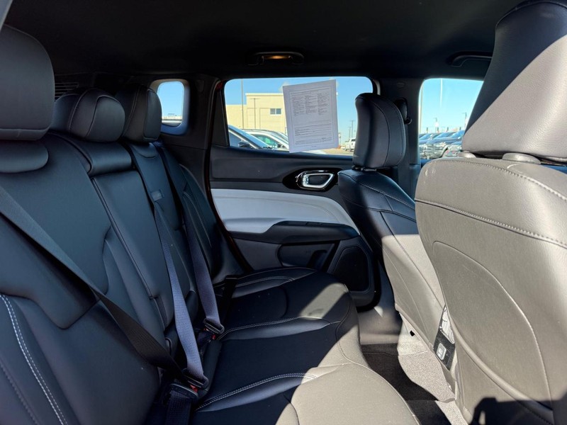 Jeep Compass Vehicle Image 10