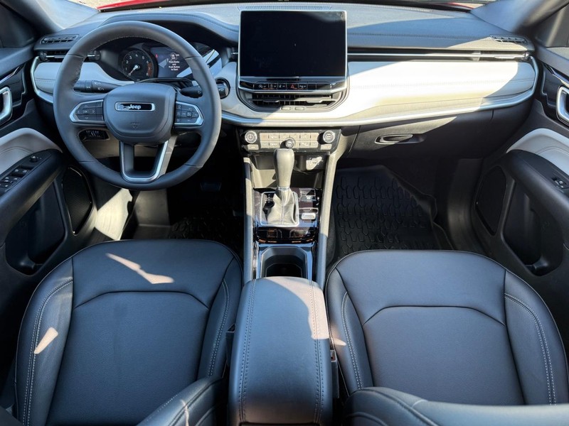 Jeep Compass Vehicle Image 11