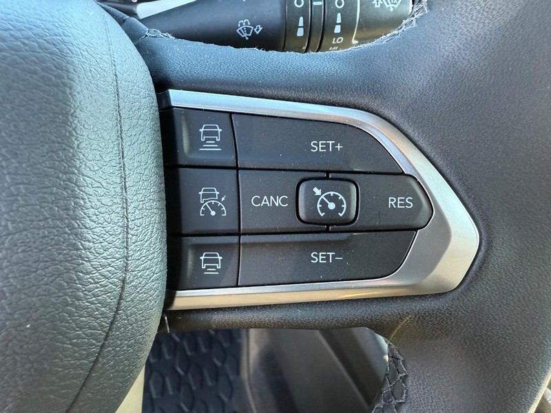 Jeep Compass Vehicle Image 14