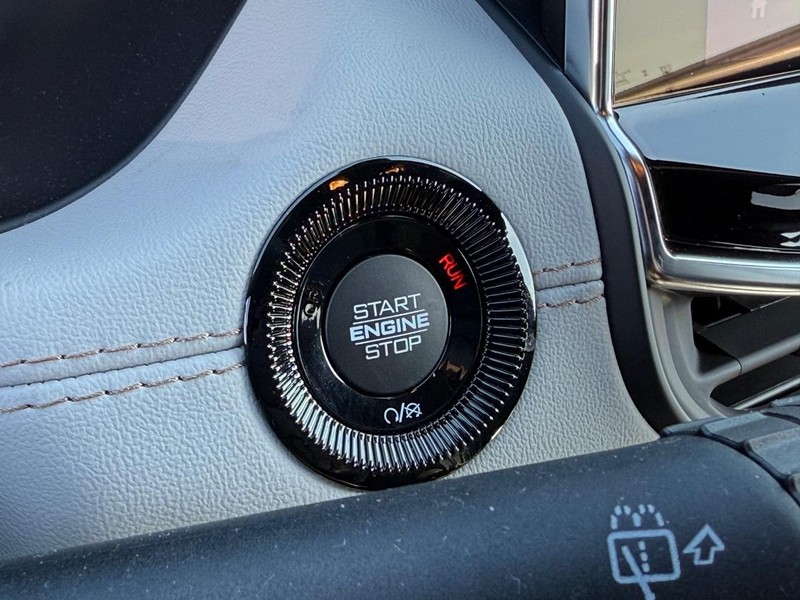 Jeep Compass Vehicle Image 15