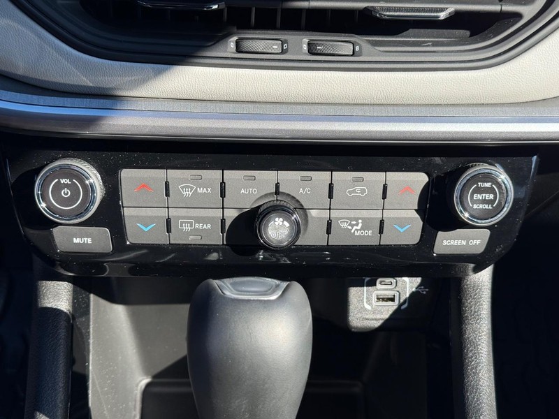 Jeep Compass Vehicle Image 18