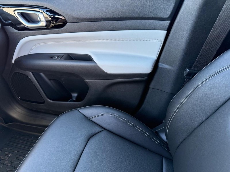 Jeep Compass Vehicle Image 20