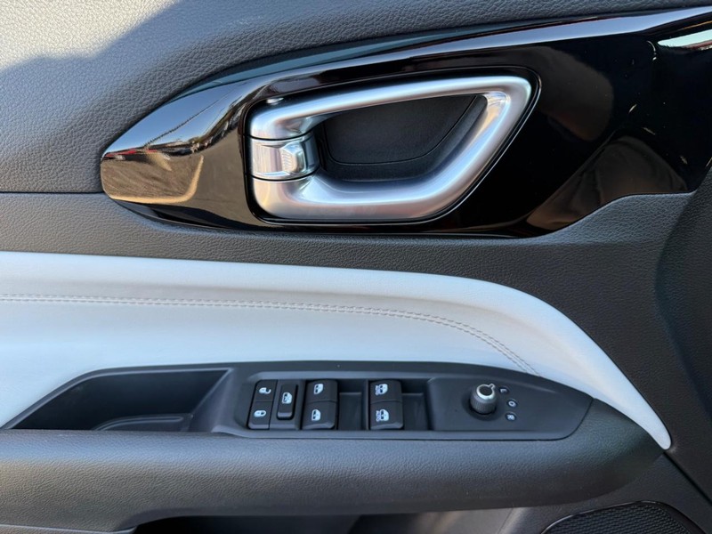 Jeep Compass Vehicle Image 23