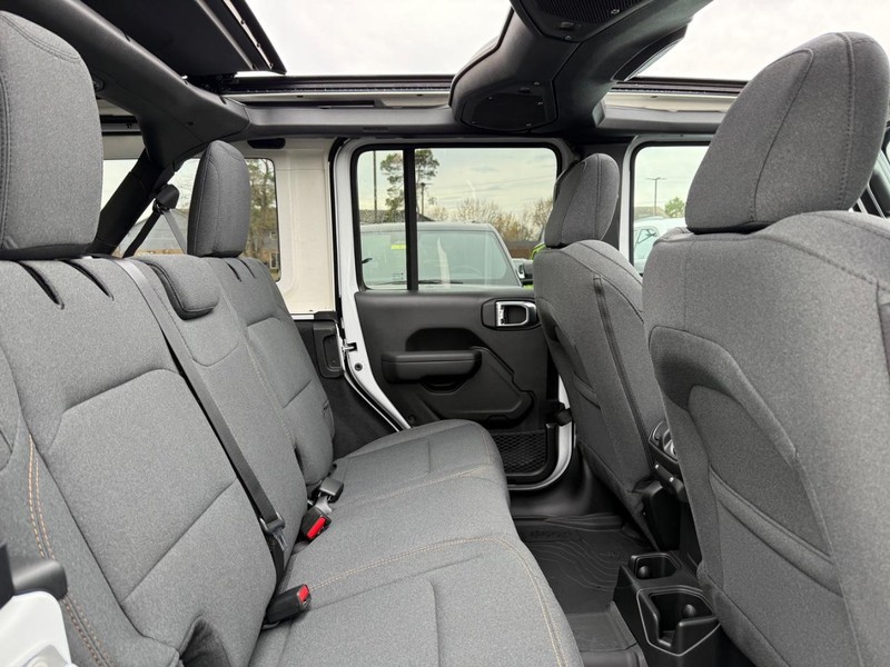 Jeep Wrangler Vehicle Image 04