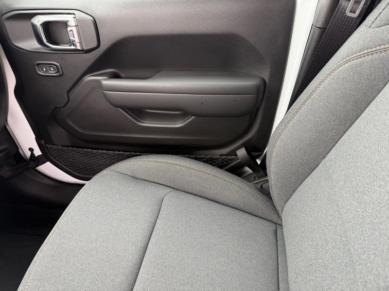 Jeep Wrangler Vehicle Image 16