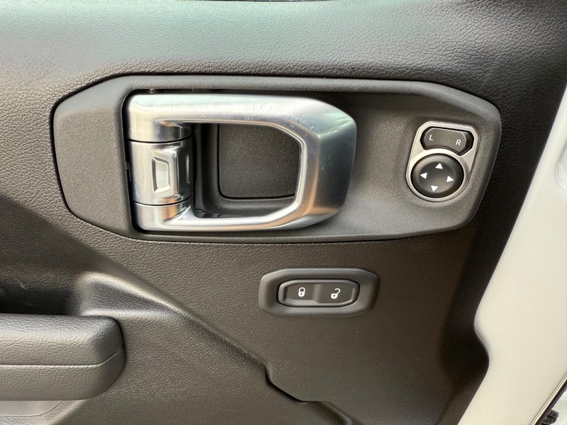 Jeep Wrangler Vehicle Image 20