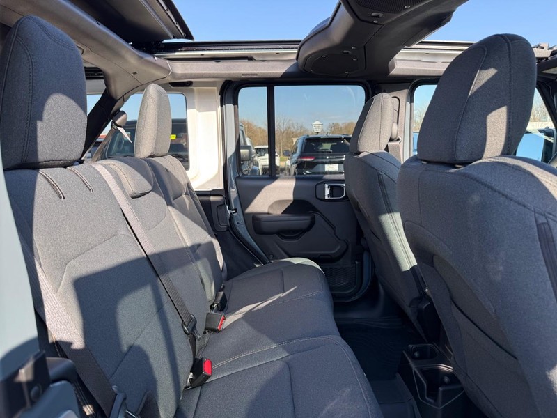 Jeep Wrangler Vehicle Image 04