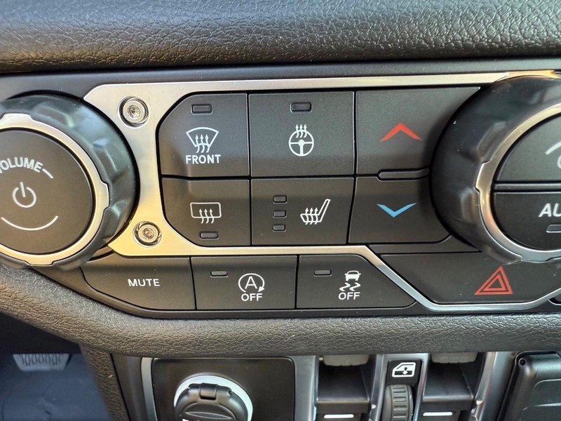 Jeep Wrangler Vehicle Image 11