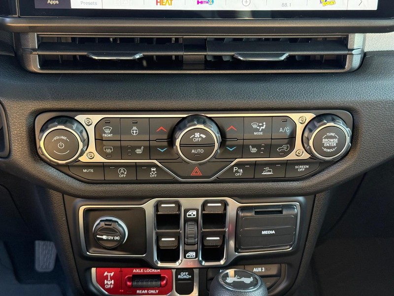 Jeep Wrangler Vehicle Image 14