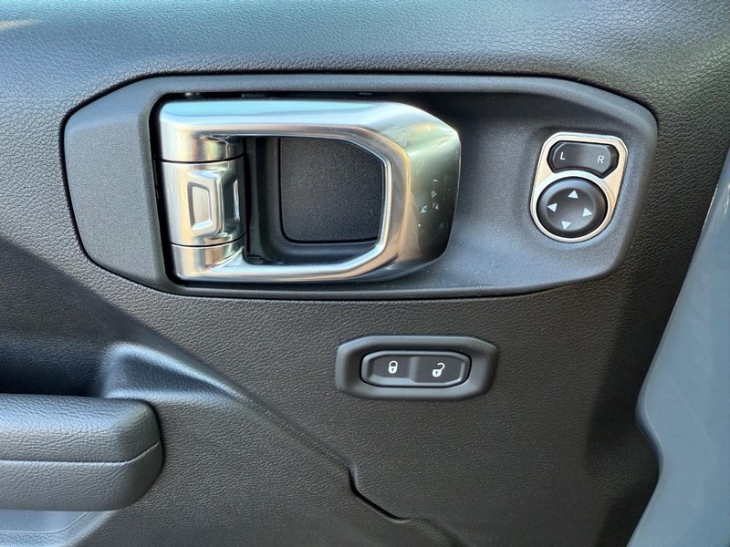 Jeep Wrangler Vehicle Image 20