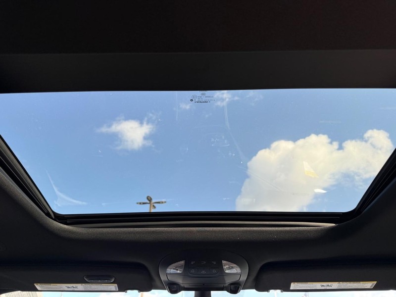 Chrysler Pacifica Vehicle Image 06