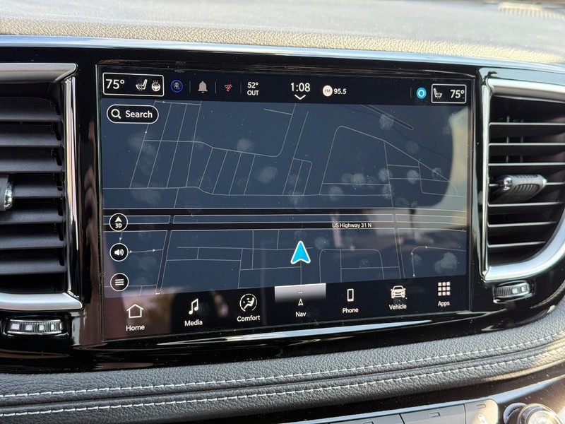 Chrysler Pacifica Vehicle Image 12