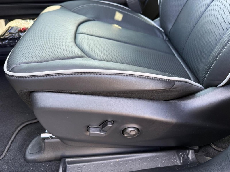 Chrysler Pacifica Vehicle Image 20