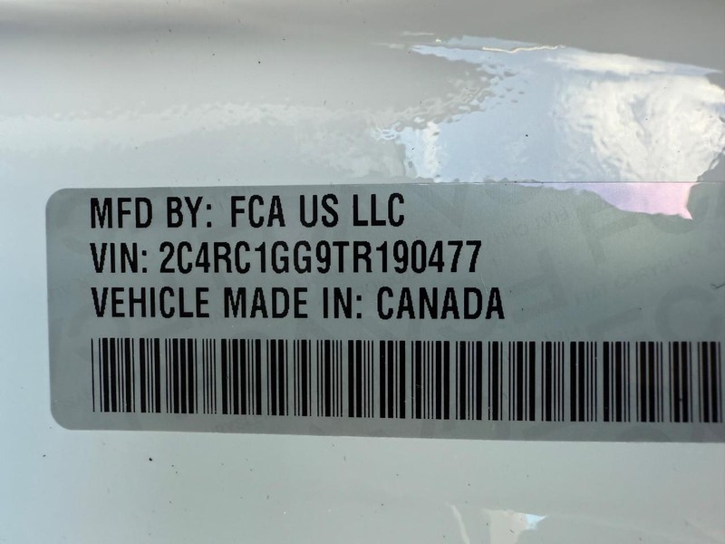 Chrysler Pacifica Vehicle Image 21