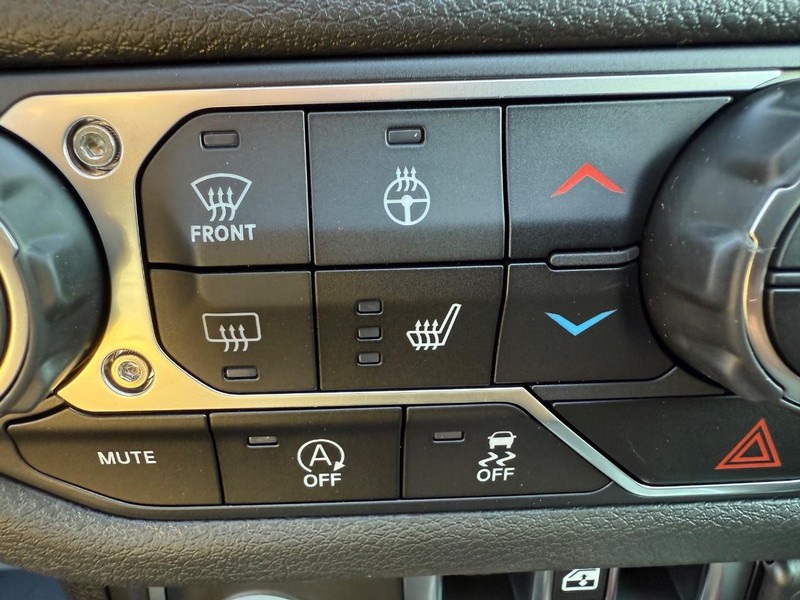 Jeep Wrangler Vehicle Image 11