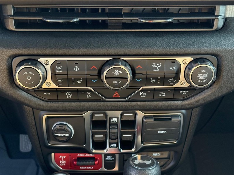 Jeep Wrangler Vehicle Image 14