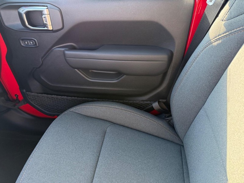 Jeep Wrangler Vehicle Image 16