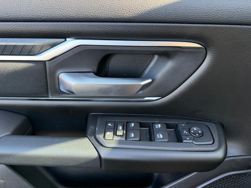 Ram 1500 Vehicle Image 16