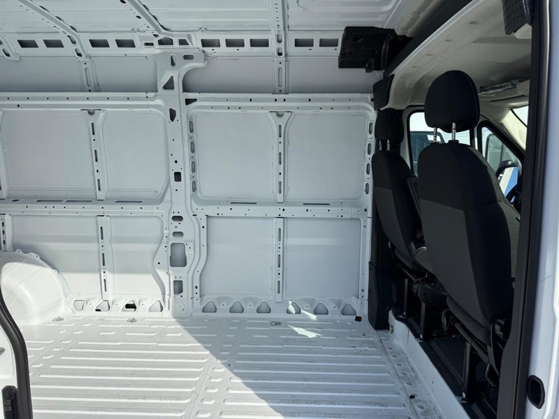 Ram ProMaster Cargo Van Vehicle Image 04
