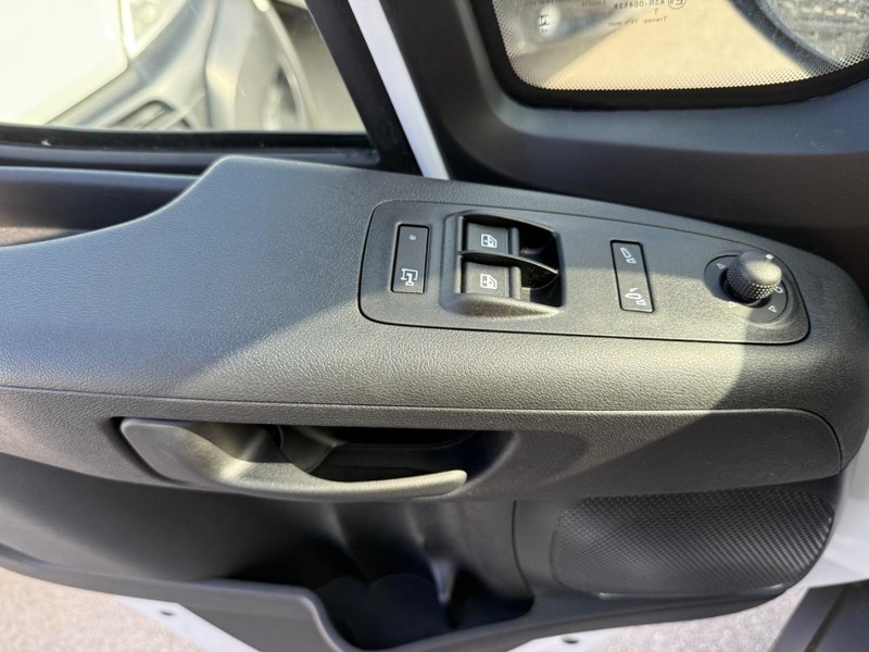 Ram ProMaster Cargo Van Vehicle Image 16