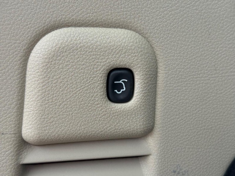 Jeep Grand Cherokee Vehicle Image 08