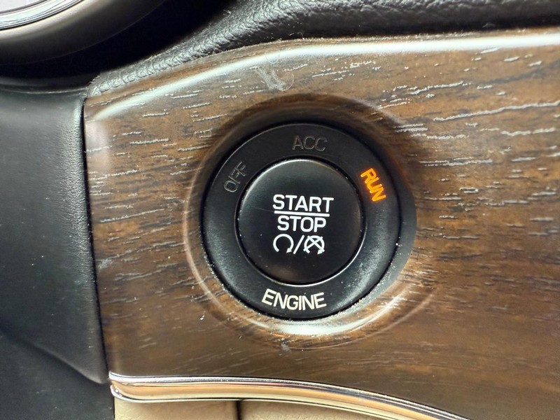 Jeep Grand Cherokee Vehicle Image 17