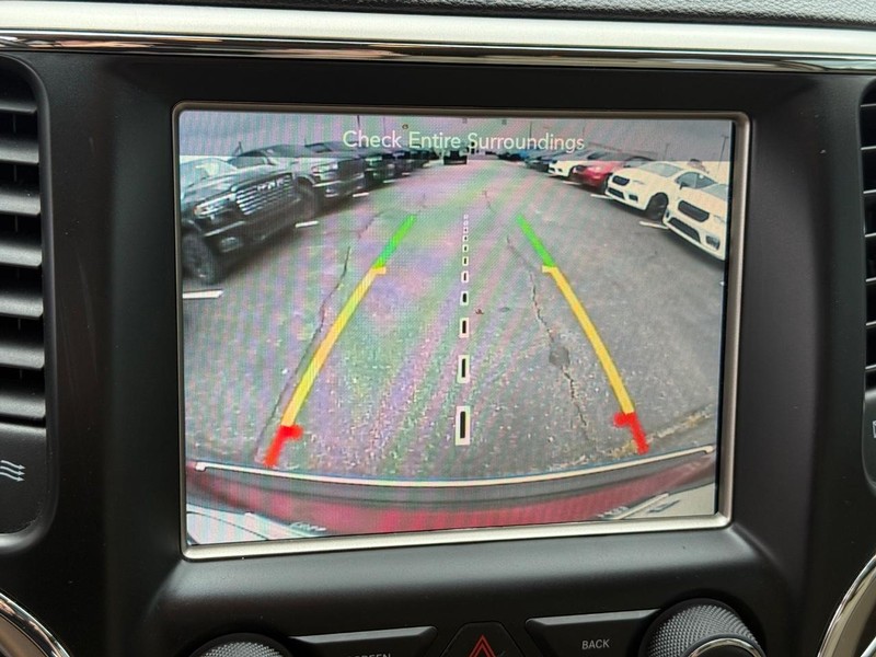 Jeep Grand Cherokee Vehicle Image 18