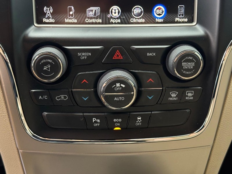 Jeep Grand Cherokee Vehicle Image 21