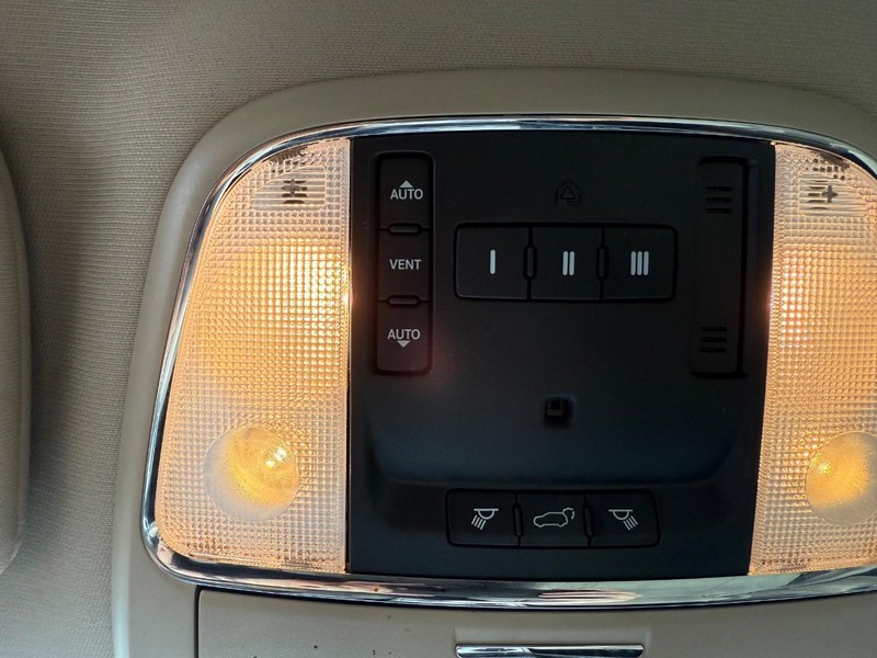 Jeep Grand Cherokee Vehicle Image 24