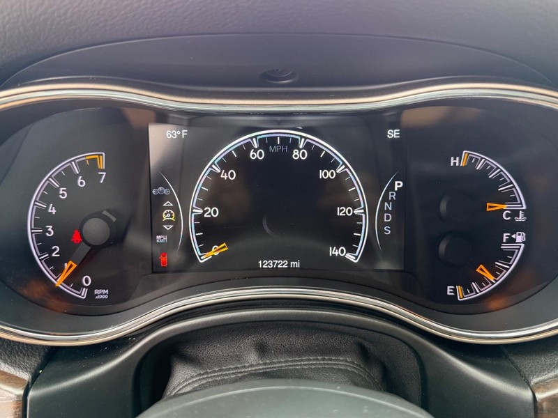 Jeep Grand Cherokee Vehicle Image 25