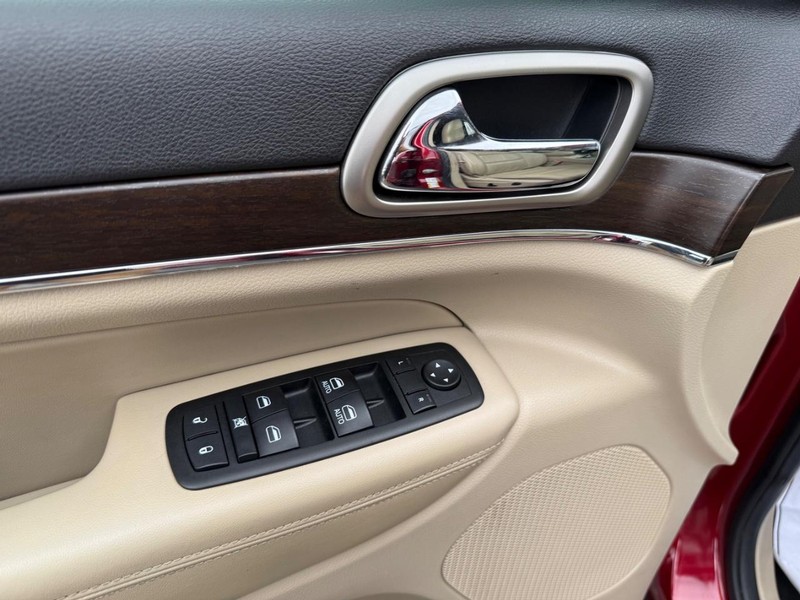 Jeep Grand Cherokee Vehicle Image 27