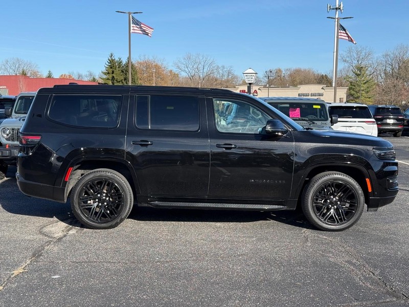 Jeep Wagoneer Vehicle Image 02