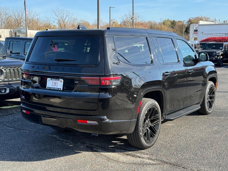 Jeep Wagoneer Vehicle Image 03