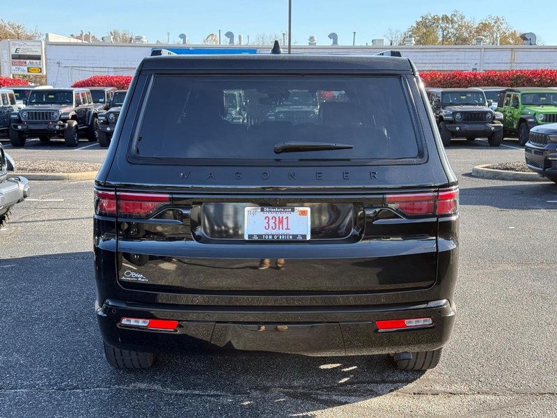 Jeep Wagoneer Vehicle Image 04