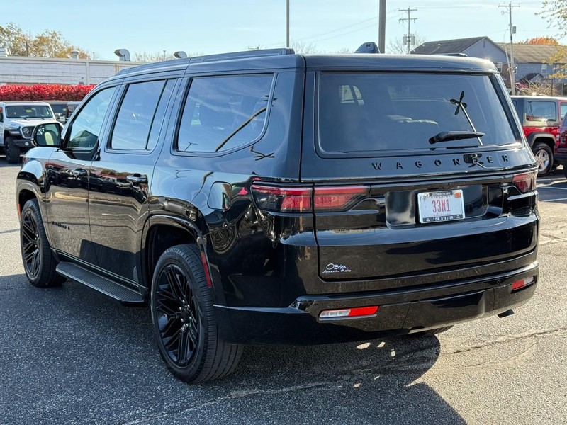 Jeep Wagoneer Vehicle Image 05