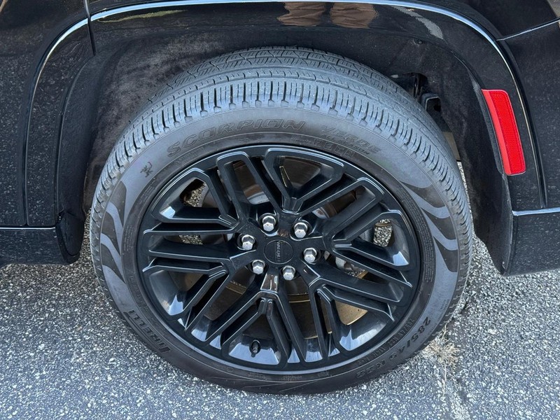 Jeep Wagoneer Vehicle Image 06