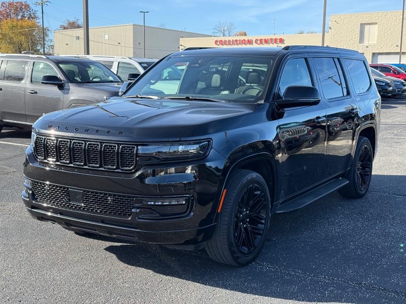 Jeep Wagoneer Vehicle Image 09