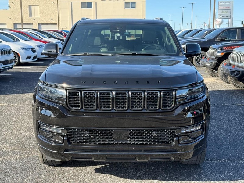 Jeep Wagoneer Vehicle Image 10