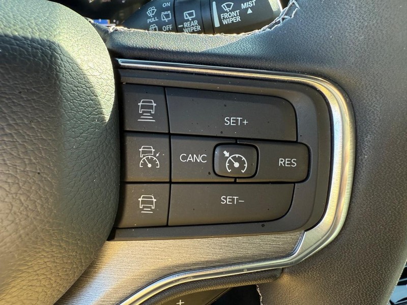 Jeep Wagoneer Vehicle Image 16