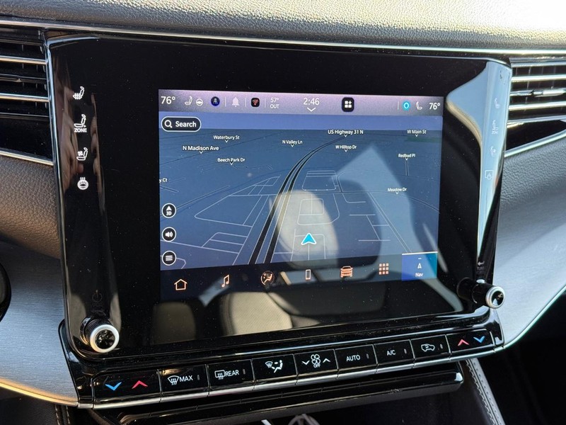 Jeep Wagoneer Vehicle Image 18