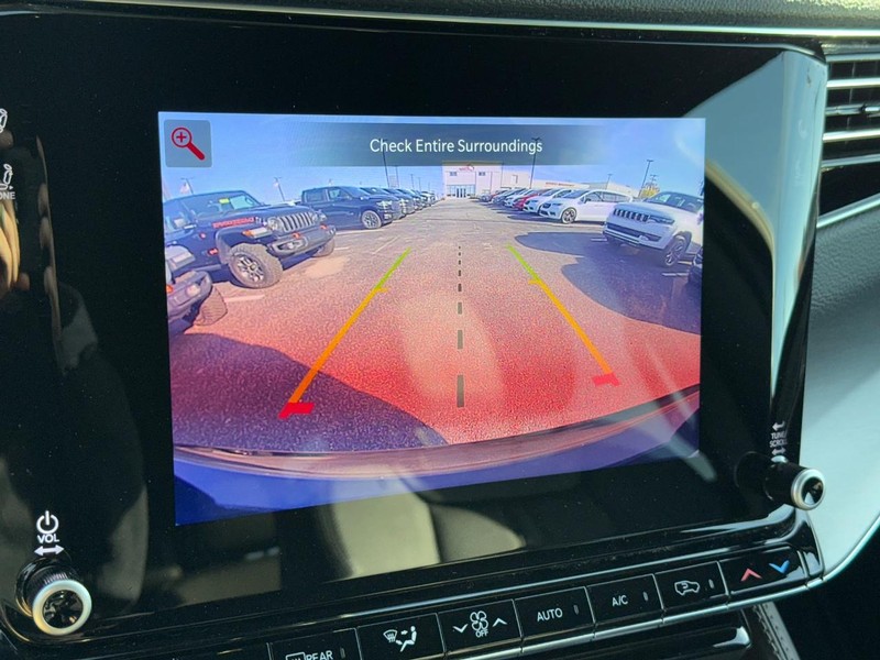 Jeep Wagoneer Vehicle Image 19