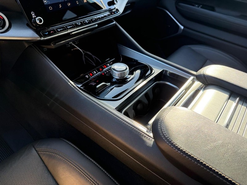 Jeep Wagoneer Vehicle Image 20