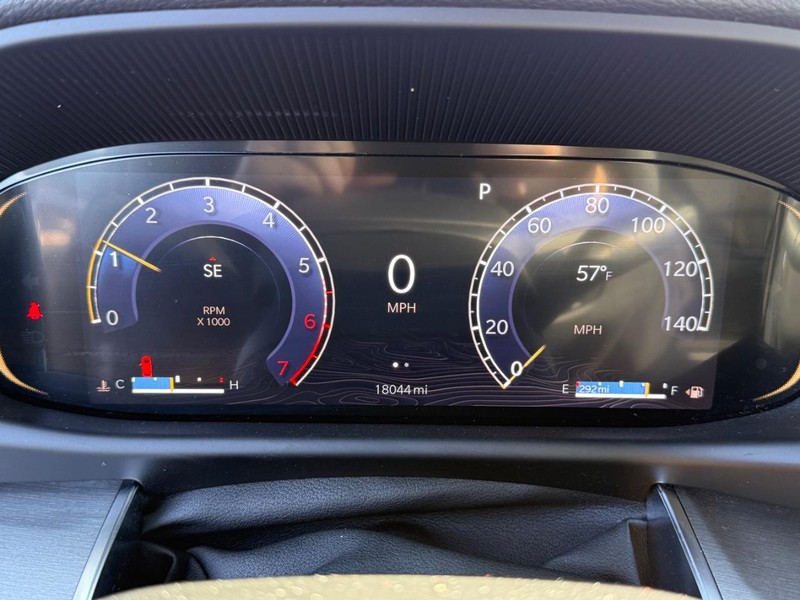 Jeep Wagoneer Vehicle Image 23